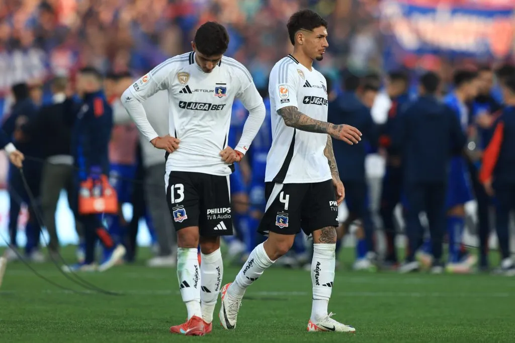Los jugadores albos se retiraron cabizbajos del Estadio Nacional | FOTO: Felipe Zanca/Photosport