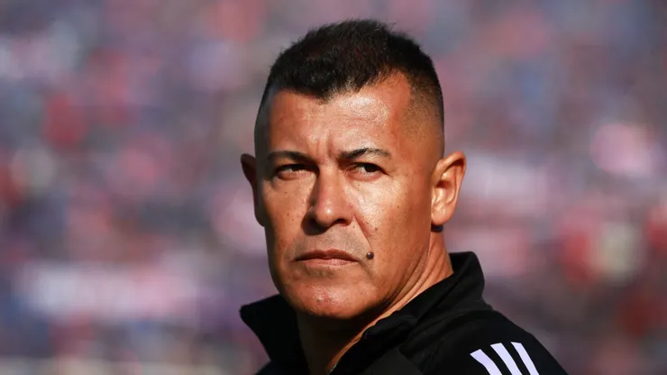 Almirón está en la cuerda floja en Colo Colo.