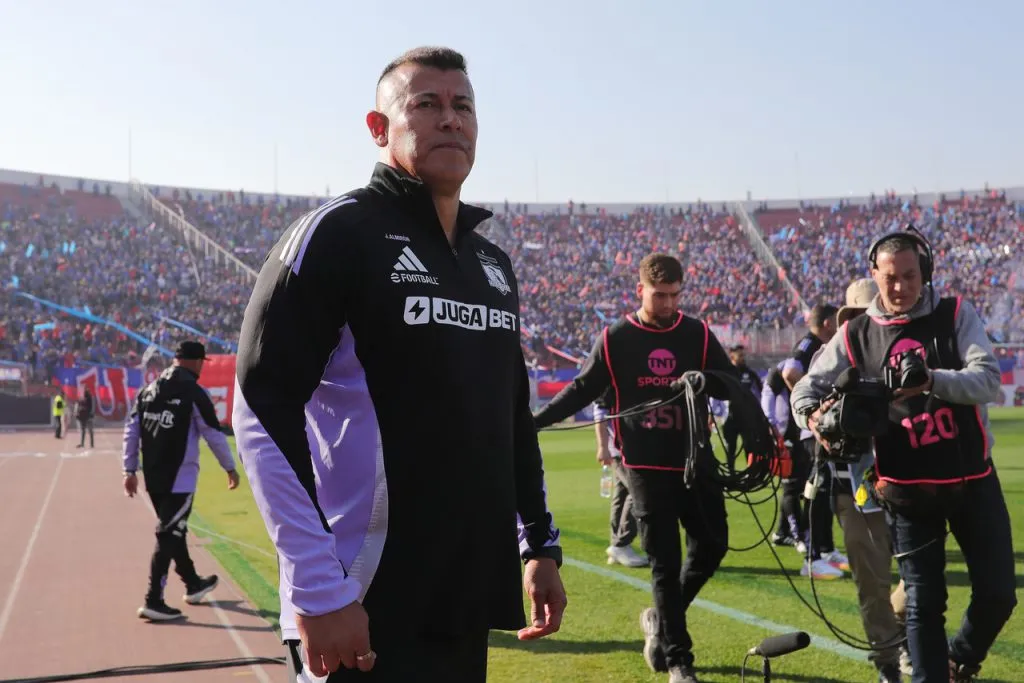 Almirón complicado en Colo Colo. | Foto: Photosport