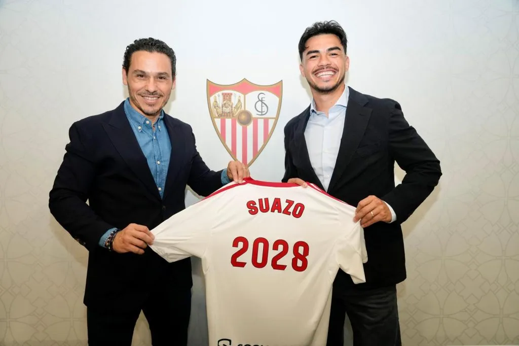 Suazo presentado en Sevilla | Foto: Sevilla