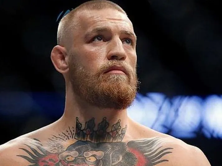 Conor McGregor fue funado por cantante por mandarle nudes