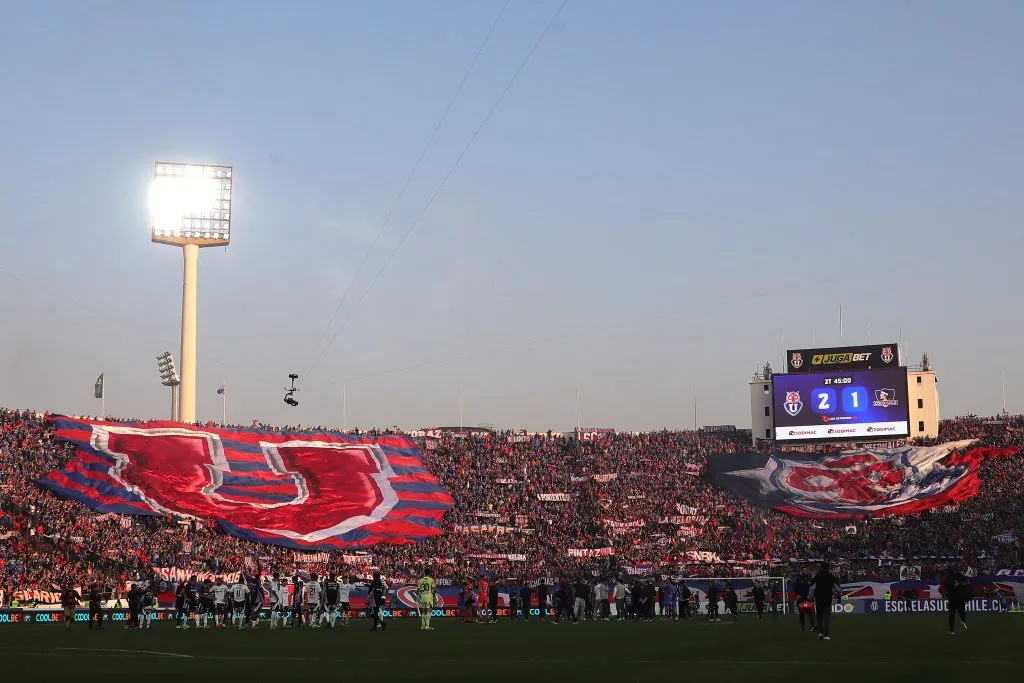 Los hinchas de la U llegaron en masa hasta a apoyar al club de sus amores | FOTO: Felipe Zanca/Photosport