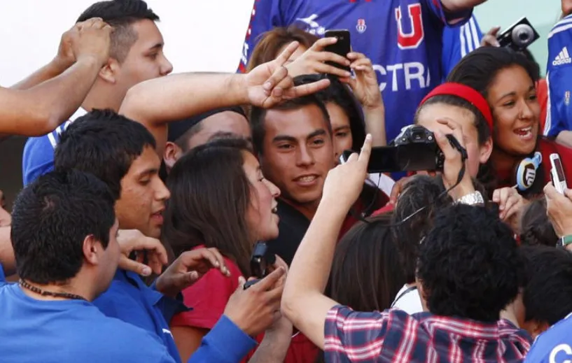 Los hinchas del Bulla esperan expectantes una resolución de la teleserie Eduardo Vargas | FOTO: Photosport