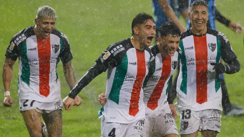 Los jugadores de Palestino, a puro festejo.