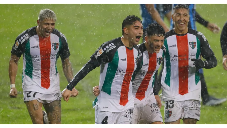 Los jugadores de Palestino, a puro festejo.