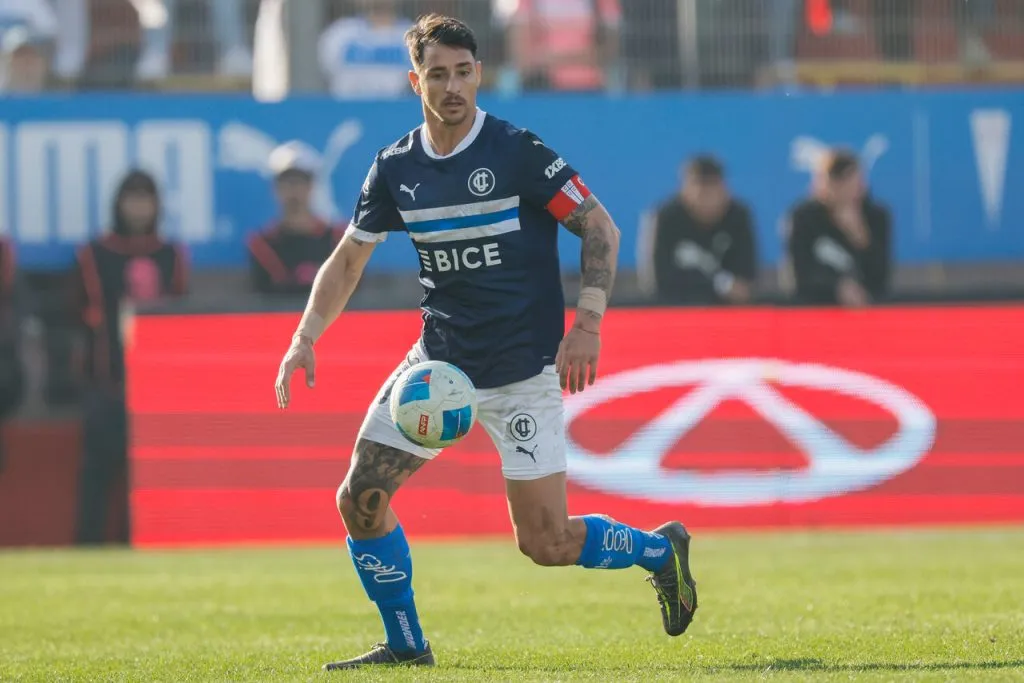 Fernando Zampedri dejó loco a Daniel Garnero. | Foto: Photosport