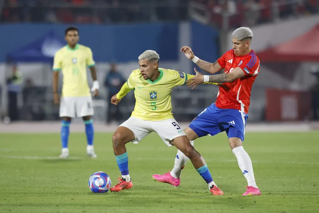 Este fue el último partido de Carlos Palacios con la Selección Chilena, derrota por 2-1 ante Brasil el 10 de octubre del 2024. (Foto: Pepe Alvújar/Photosport)