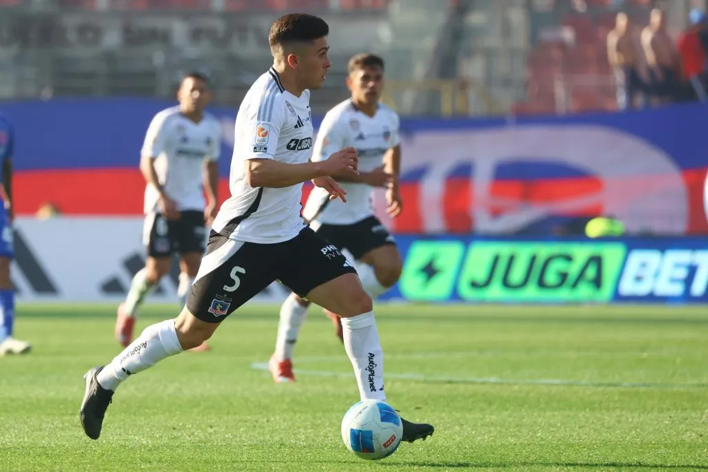Víctor Felipe Méndez fue titular en la derrota de Colo Colo en el Superclásico. (Foto: Jonnathan Oyarzún/Photosport)