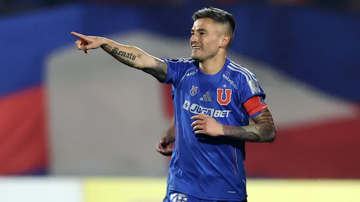 Charles Aránguiz marcó en los Azules ante Guaraníi. (Foto: Photosport)