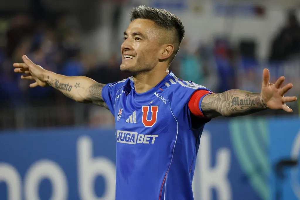 Charles Aránguiz anotó de penal para la U frente a Guaraní. (Foto: Photosport)
