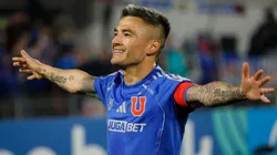 Charles Aránguiz volvió a gritar desde el punto penal (Photosport).