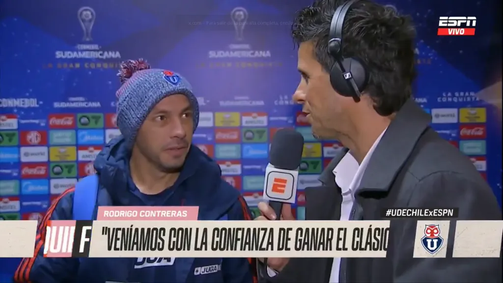 Marcelo Díaz habló con Diego Rivarola en la zona mixta tras goleada. (Foto: Photosport)