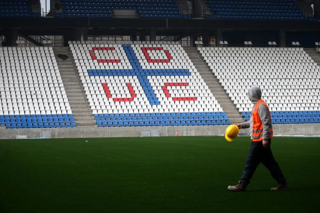 Universidad Católica se prepara para la inauguración del Claro Arena.