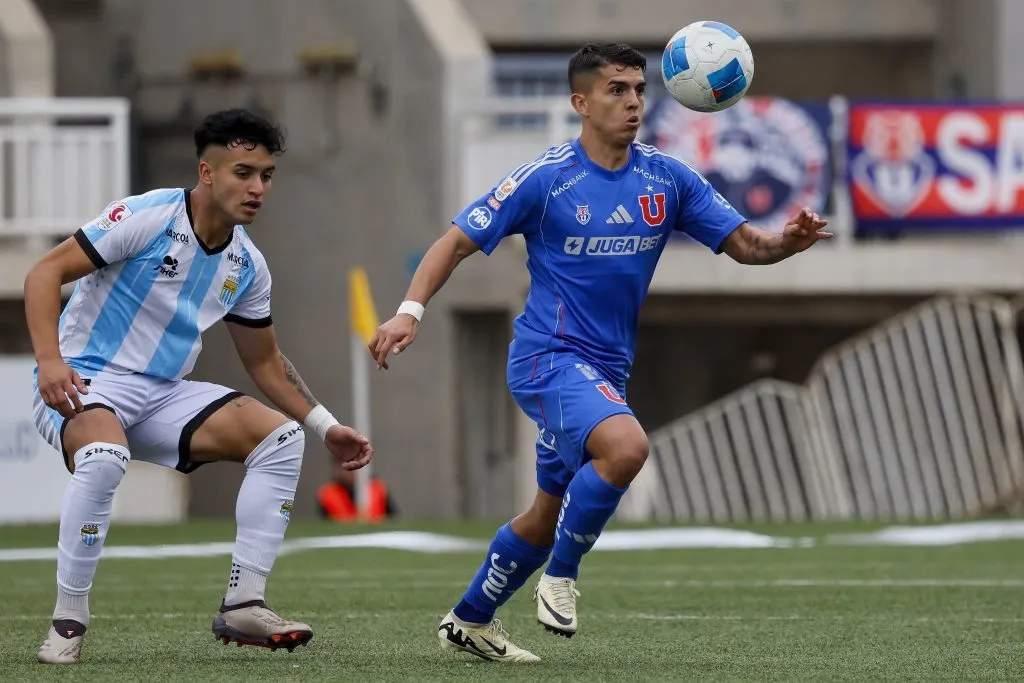Julián Alfaro dejó Universidad de Chile y partió a préstamo a Everton de Viña del Mar.