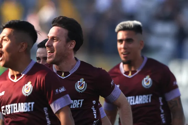 Ángelo Henríquez convirtió el 1-0 ante Colo Colo.