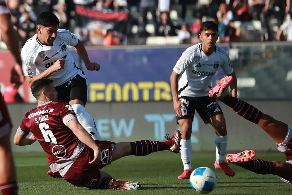 Salomón Rodríguez sigue sin convencer en Colo Colo. | Foto: Photosport