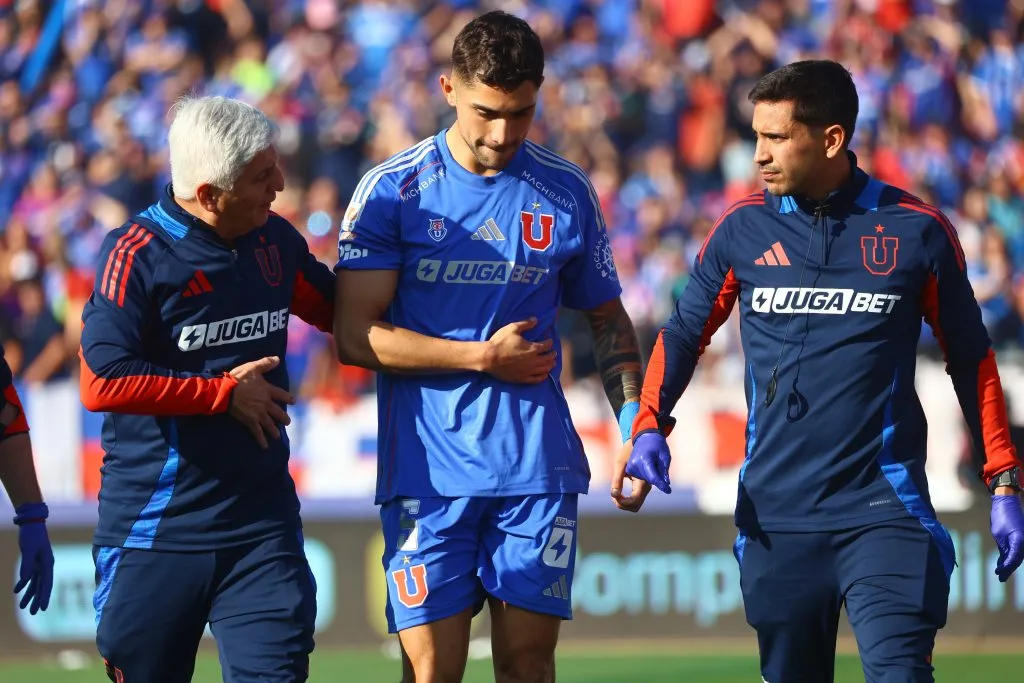 Nicolás Ramírez es baja en Universidad de Chile. El defensor sufrió una luxación en el hombro en el Superclásico. (Foto: Photosport)