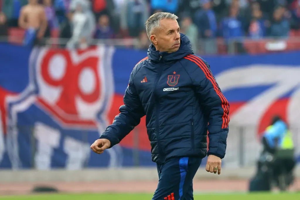 Tito Awad critica decisión de Gustavo Álvarez de ingresar a Gonzalo Montes. Para el comentarista debía entrar David Retamal.