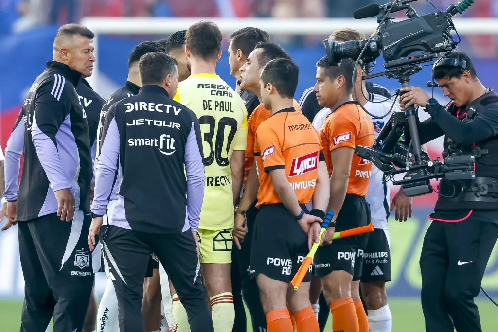 Jorge Almirón fue expulsado en el final del Superclásico por el árbitro Piero Maza. (Foto: Pepe Alvújar/Photosport)