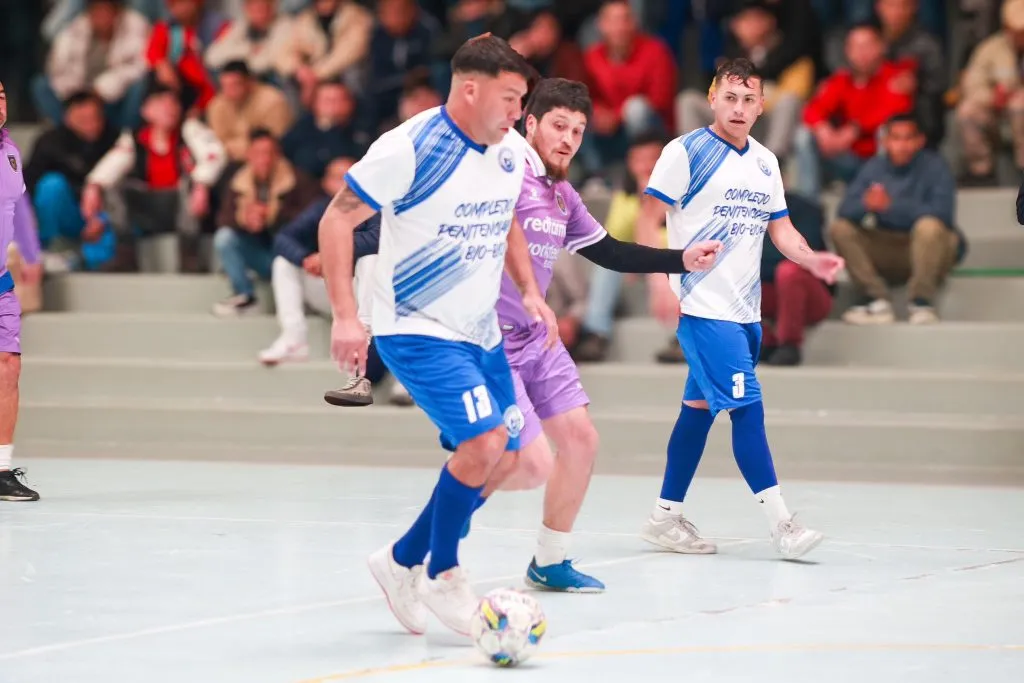 Luis Núñez reapareció públicamente jugando futbolito en la cárcel (@elconce_cl)
