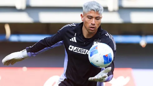 Brayan Cor´tes recibe críticas por los hinchas de Peñarol