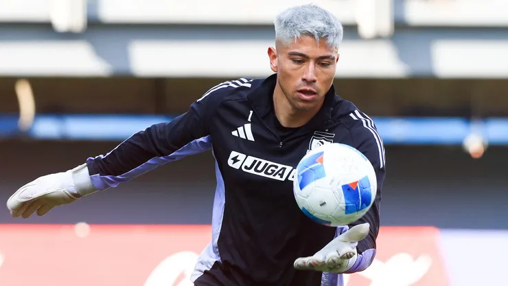 Brayan Cor´tes recibe críticas por los hinchas de Peñarol