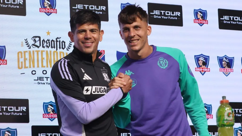 Los capitanes de Colo Colo y Real Valladolid dieron una conferencia de prensa en conjunto este martes. (Foto: Photosport)