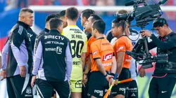 Piero Maza expulsó a Jorge Almirón en el Superclásico (Photosport).