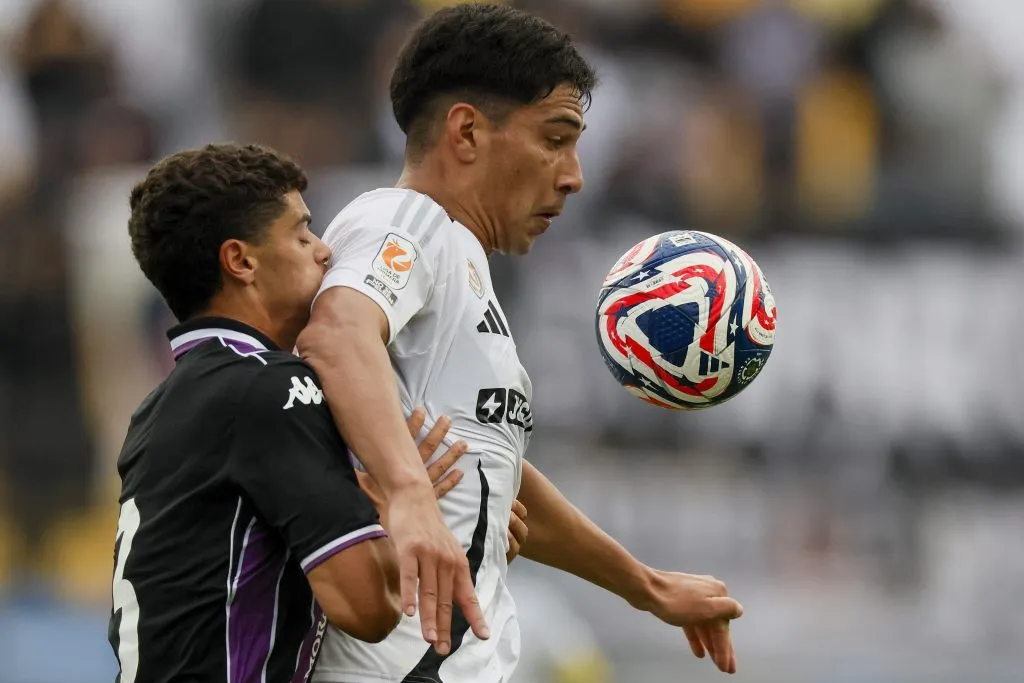 Jorge Almirón defiende a Salomón Rodríguez. (Foto: Photosport)