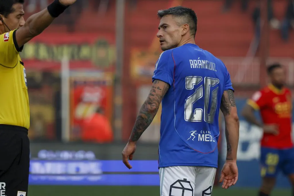 Universidad de Chile teme por Charles Aránguiz: la relación con Fernando Felicevich está dañada.