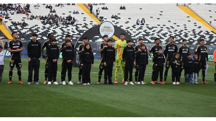 Arturo Vidal siguió la actuación de los juveniles de Colo Colo.