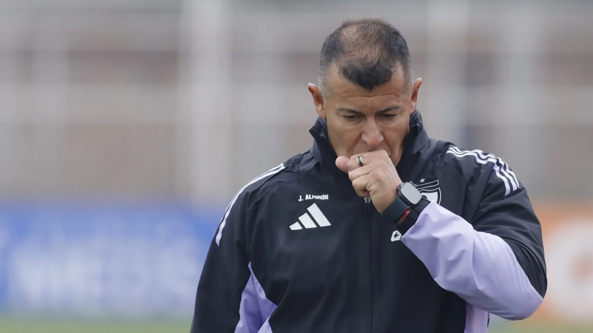 Jorge Almirón no quedó para nada conforme con lo sucedido este domingo en San Fernando. (Foto: Jorge Loyola/Photosport)