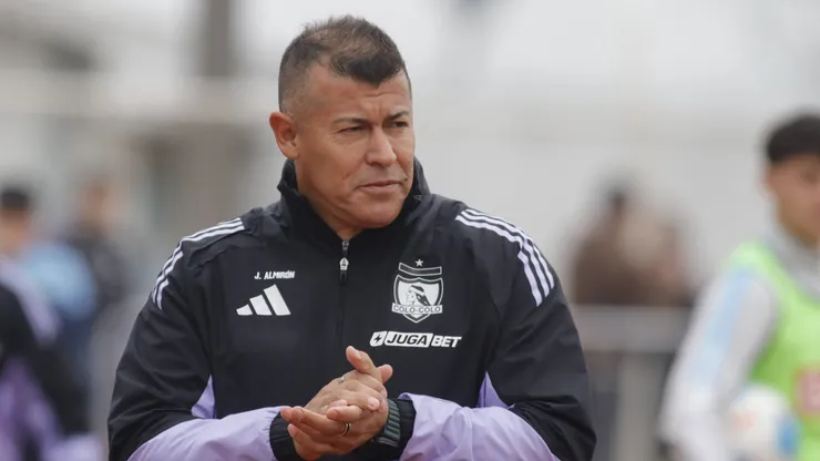 Jorge Almirón fue crítico con la cancha del estadio de San Fernando.