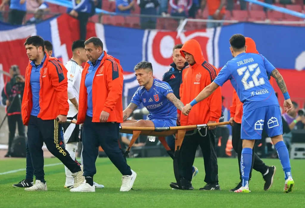 Charles Aránguiz estaría descartado por lesión en la U (Photosport).