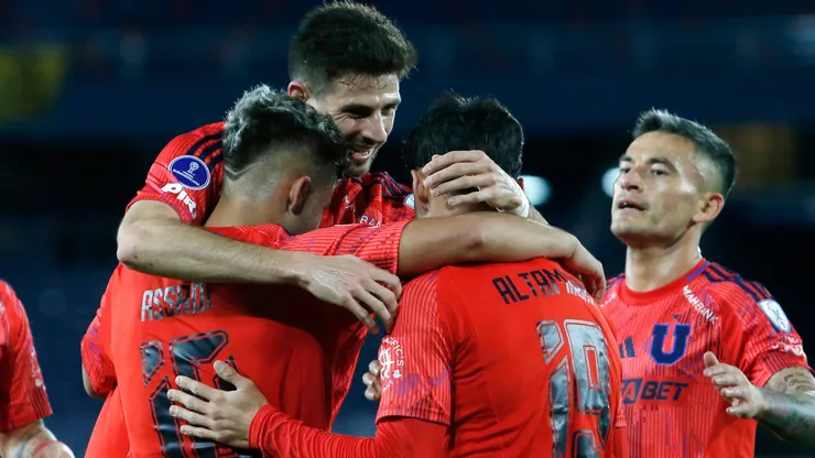 Los jugadores de Universidad de Chile, a puro festejo.