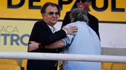 Le sale competencia a Aníbal Mosa en Colo Colo. (Foto: Photosport)