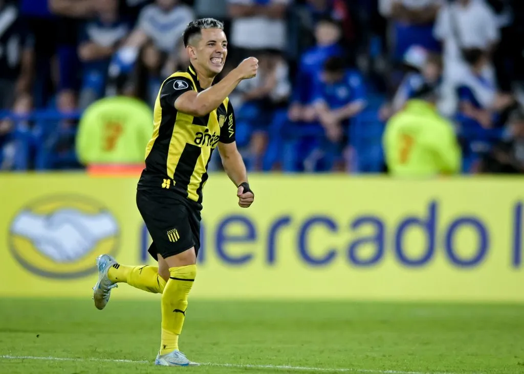 Leonardo Fernández tiene el sueldo más alto de Peñarol. (Foto: Marcelo Endelli/Getty Images)