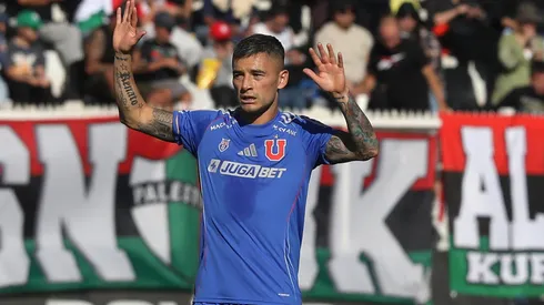 El falso monumento a Charles Aránguiz que encendió las redes sociales.