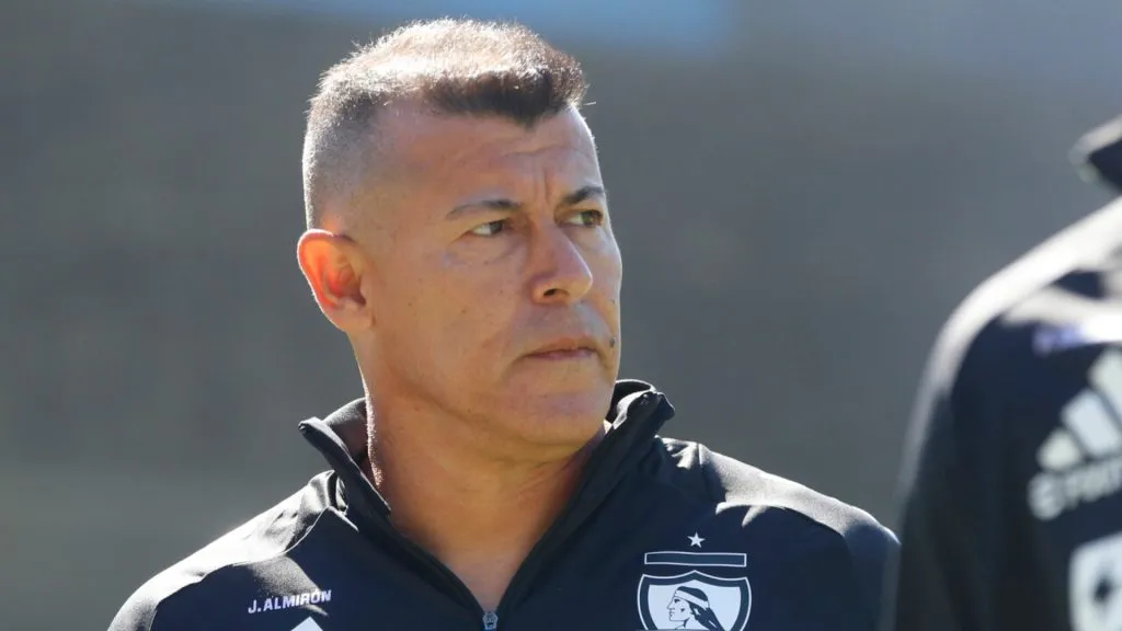 Jorge Almirón nuevamente vio la cartulina roja (Foto: Photosport).