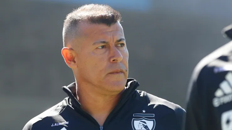 Jorge Almirón nuevamente vio la cartulina roja (Foto: Photosport).