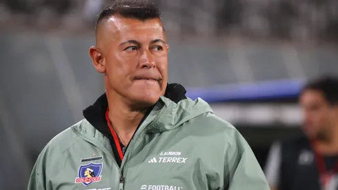 Jorge Almirón está disconforme con rendimiento de futbolista. (Foto: Photosport)