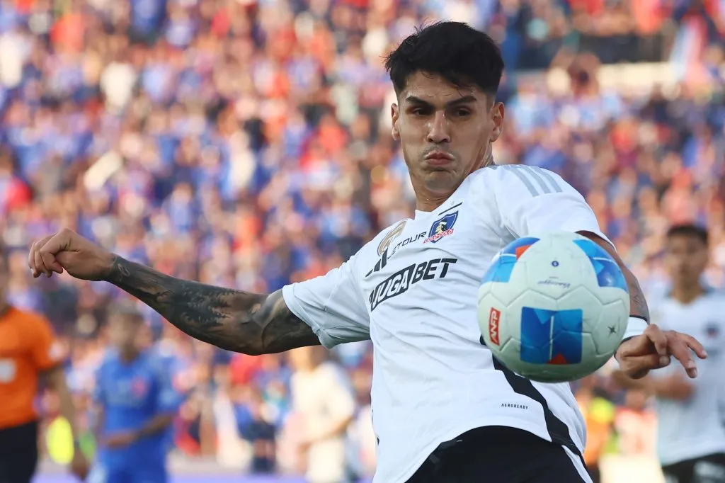 Jorge Almirón está sorprendido con el bajón futbolístico de Erick Wiemberg. (Foto: Photosport)