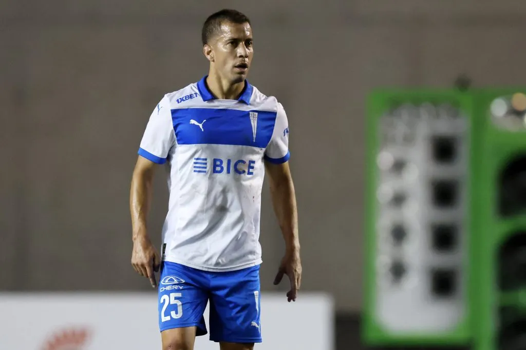 Agustín Farías todavía no puede sumar minutos desde la llegada de Daniel Garnero | FOTO: Andres Pina/Photosport