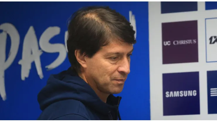 El DT de los Cruzados reconoció el duro impacto anímico en el plantel.