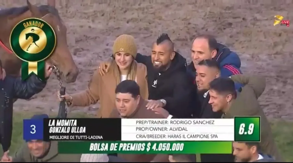 Arturo Vidal celebra el primer triunfo de La Momita.