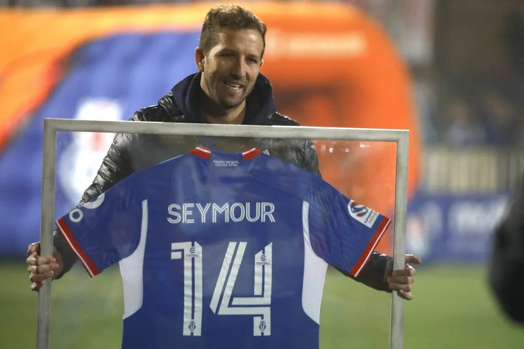 Felipe Seymour siendo homenajeado durante el partido de Copa Chile contra Ohiggins en 2023 | FOTO: Jonnathan Oyarzun/Photosport