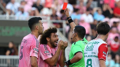 Maximiliano Falcón recibe tarjeta roja en partido del Inter Miami. (Foto: Photosport)