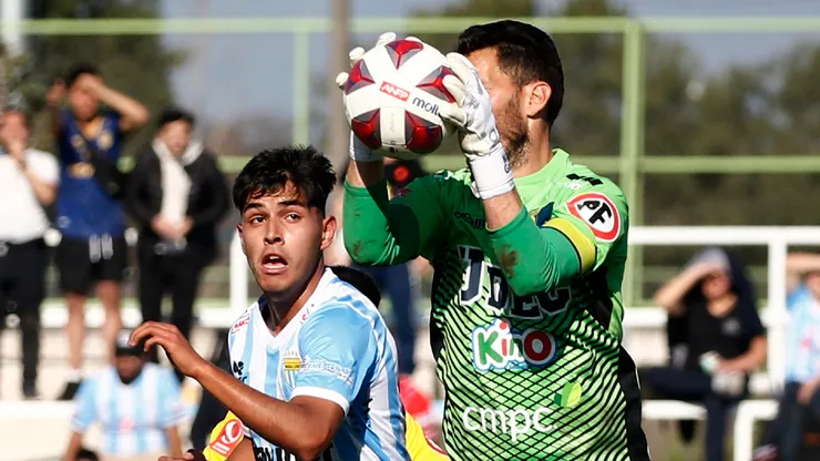 Manuel García, golero de San Luis, debió retirarse por una grave enfermedad (Foto: Javier Salvo/Photosport)