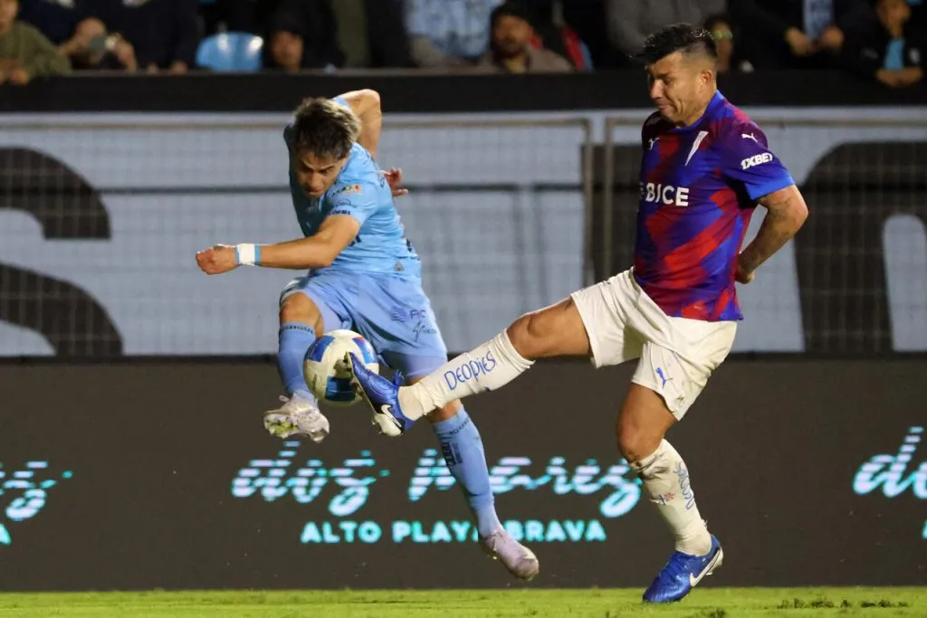 Medel zafó de la expulsión ante Deportes Iquique. | Foto: Photosport