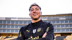 Brayan Cortés fue presentado en Peñarol. (Foto: @OficialCAP)